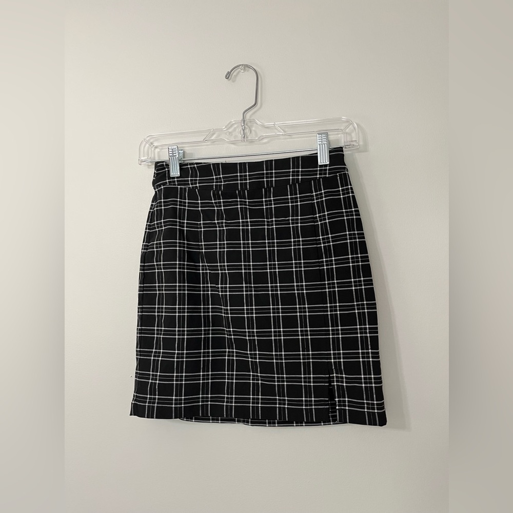 Women's Garage Black and White Plaid Mini Skirt (XS)